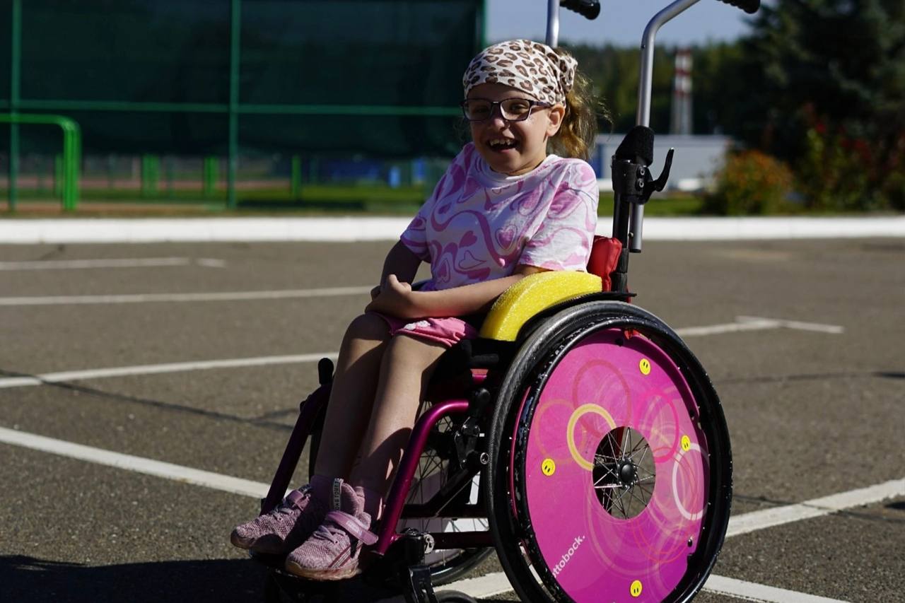 Анечке нужна новая активная коляска взамен старой и неудобной!