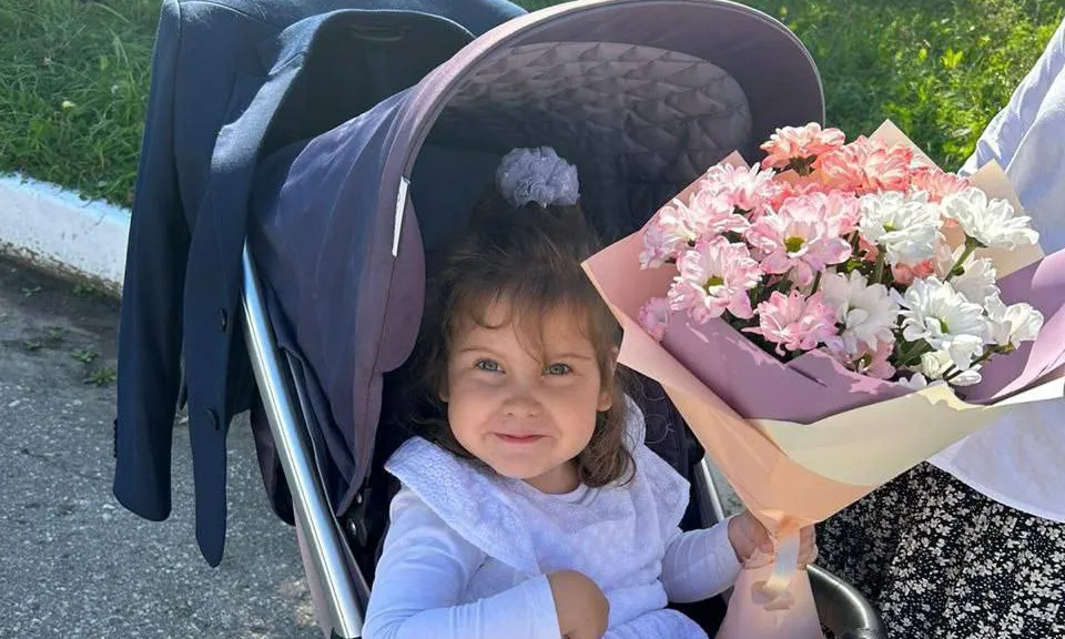 Ксюше с пороком развития позвоночника нужна активная коляска, чтобы самостоятельно передвигаться!